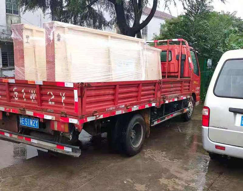 苏州宏康医疗生产的铅玻璃装货完毕，准备发往上海！